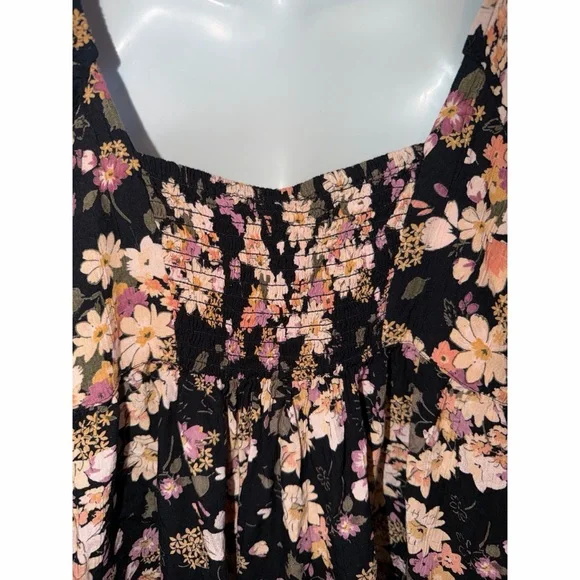 🩷🖤 Gorgeous Flowy Floral Top - Picture 7 of 7